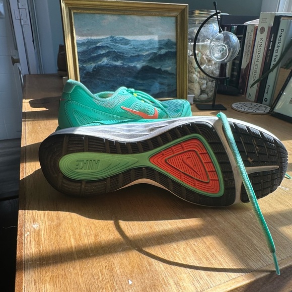 Nike Women's Green Running Shoes - Picture 5 of 6